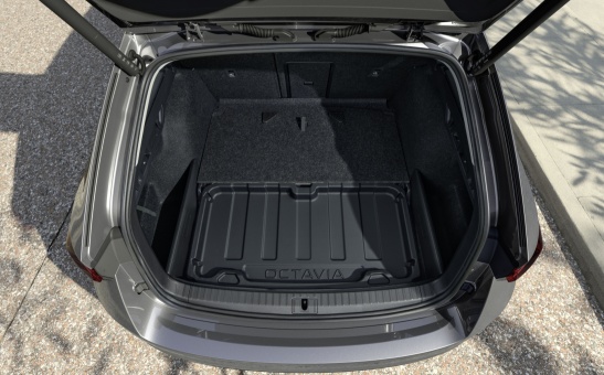 Plastikowa taca do bagażnika do modelu Octavia IV Combi