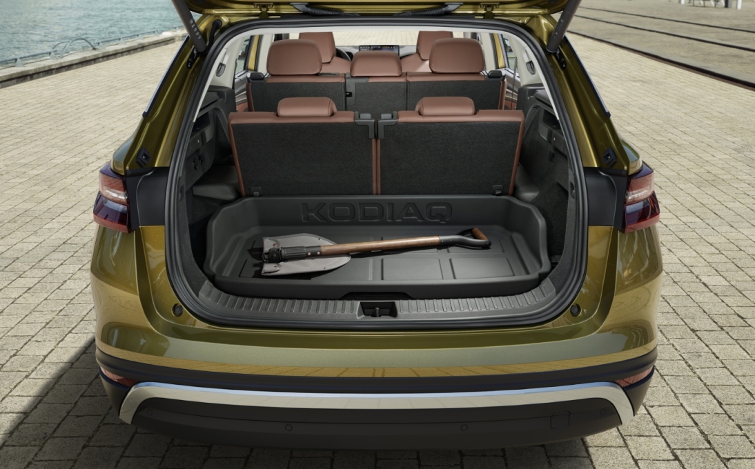 Taca plastikowa z podniesionymi krawędziami Kodiaq II