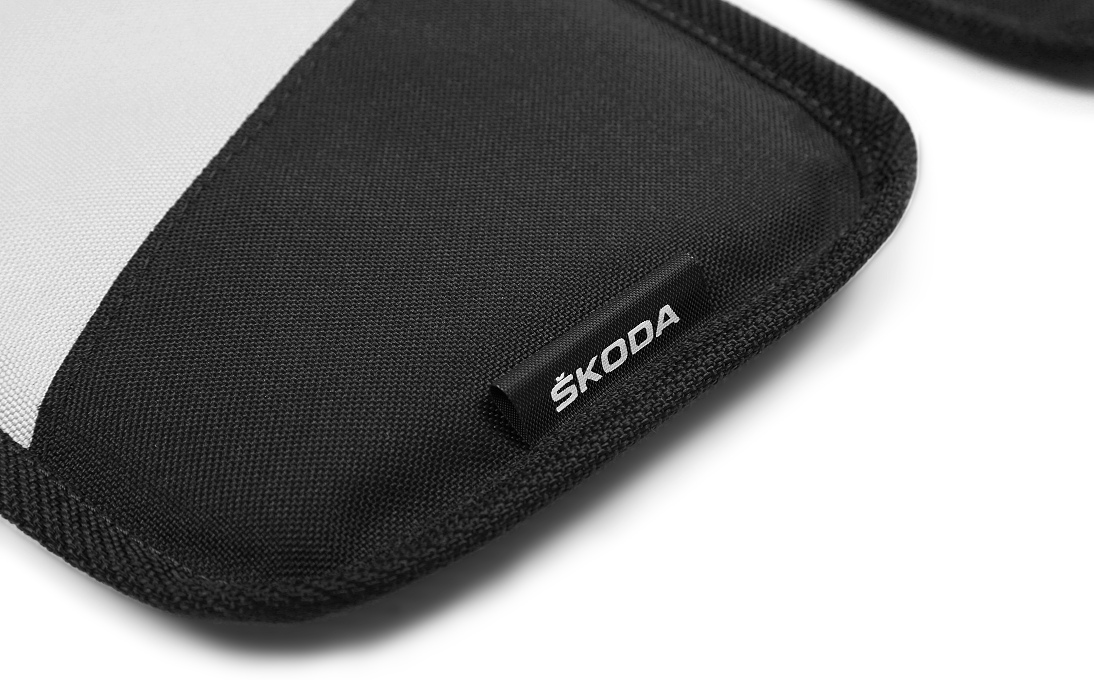 Mata ochronna pod fotelik dziecięcy