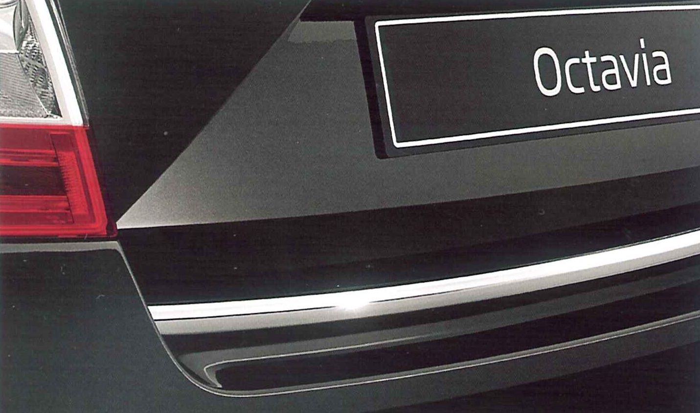 Listwa ozdobna na dolną krawędź drzwi do bagażnika do modelu Octavia III Combi