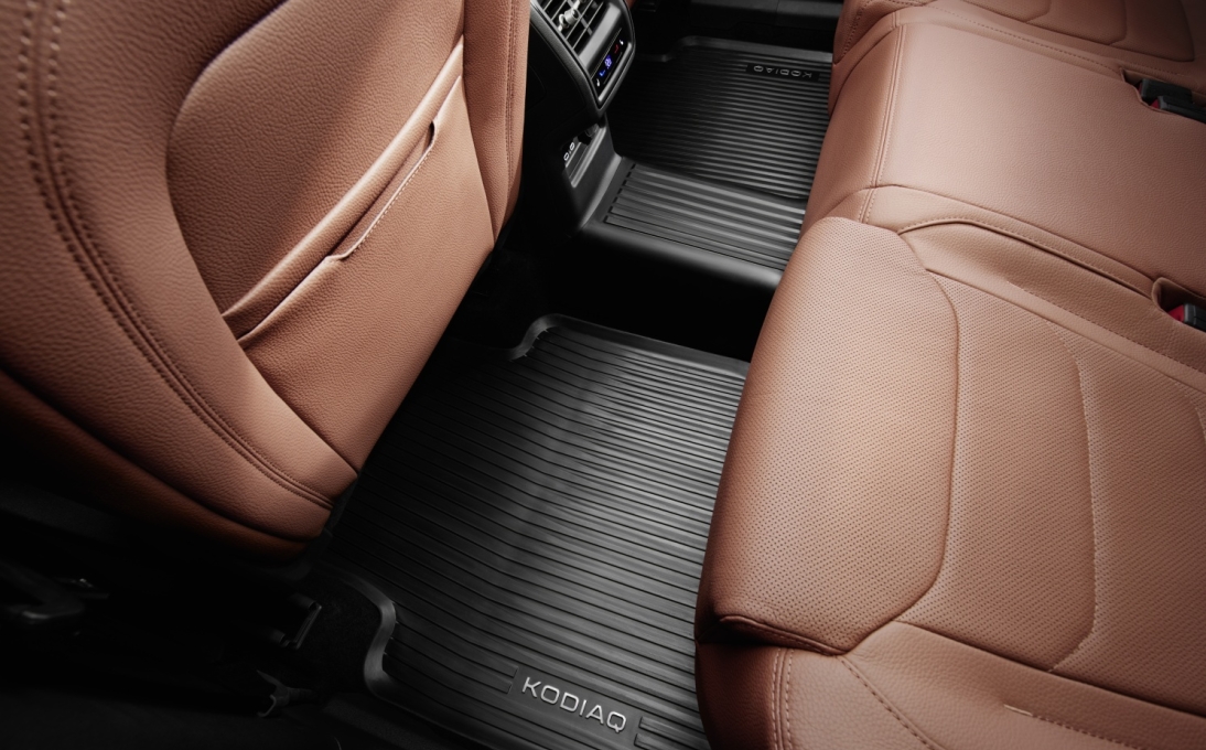 Całoroczny dywanik na tunel środkowy Kodiaq