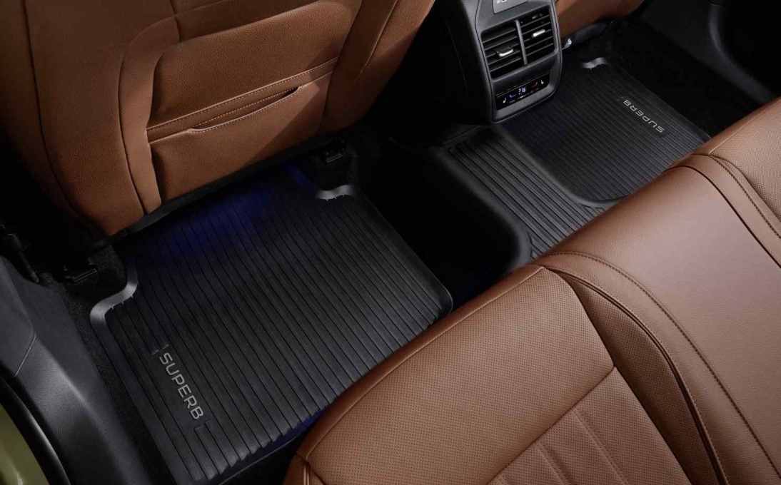 Dywanik całoroczny na tunel Superb IV